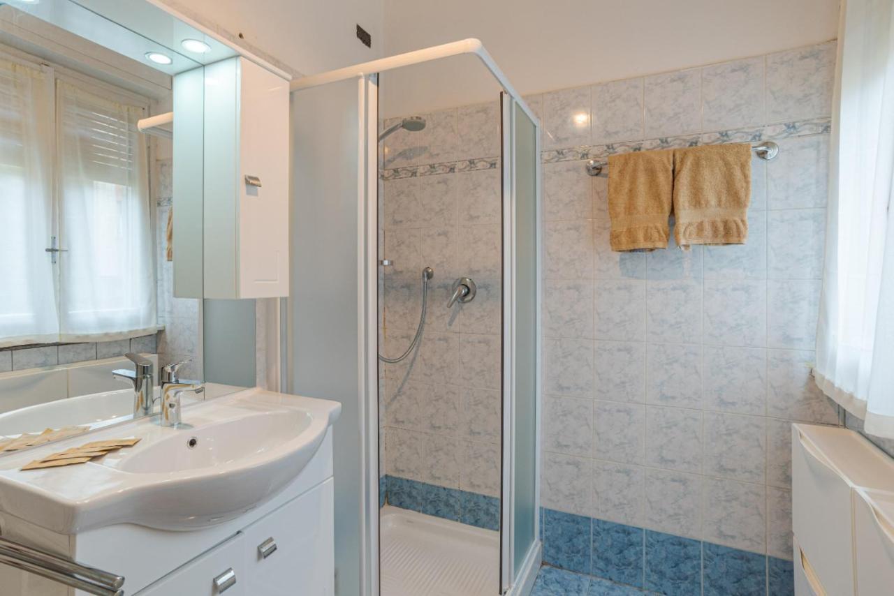 Lovely & Quiet Apartment - With Balcony & Parking Como Eksteriør bilde