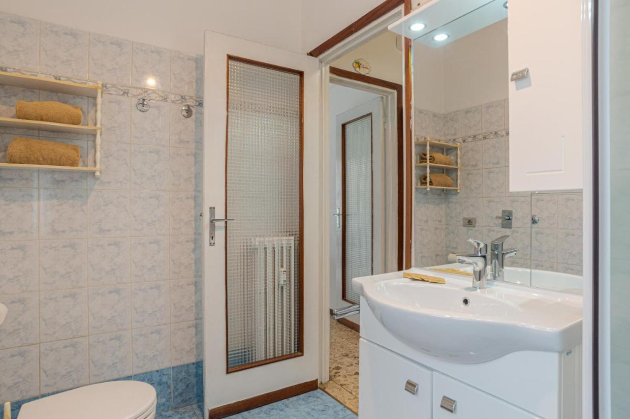 Lovely & Quiet Apartment - With Balcony & Parking Como Eksteriør bilde